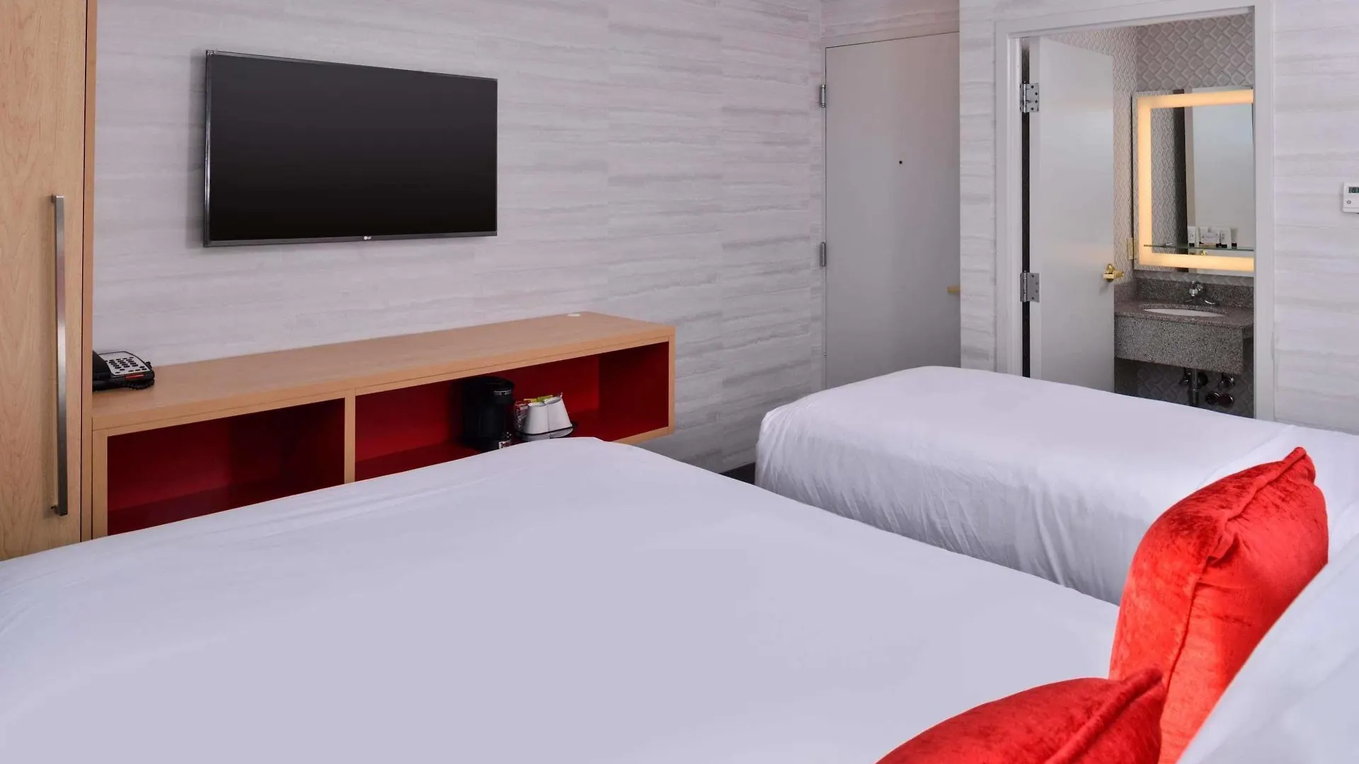 Red Lion Inn And Suites Brooklyn New York Otel