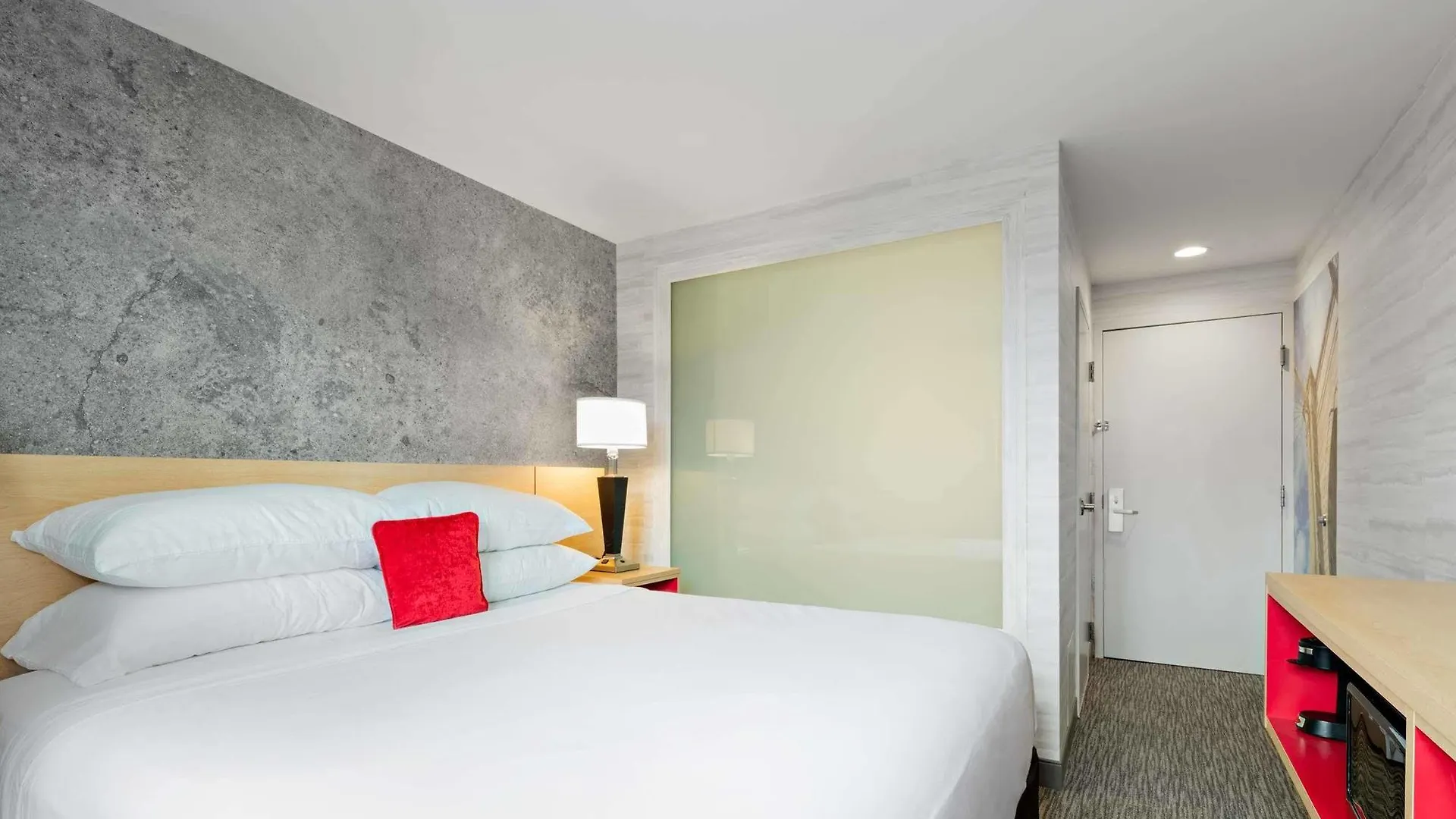 Red Lion Inn And Suites Brooklyn New York Hotel